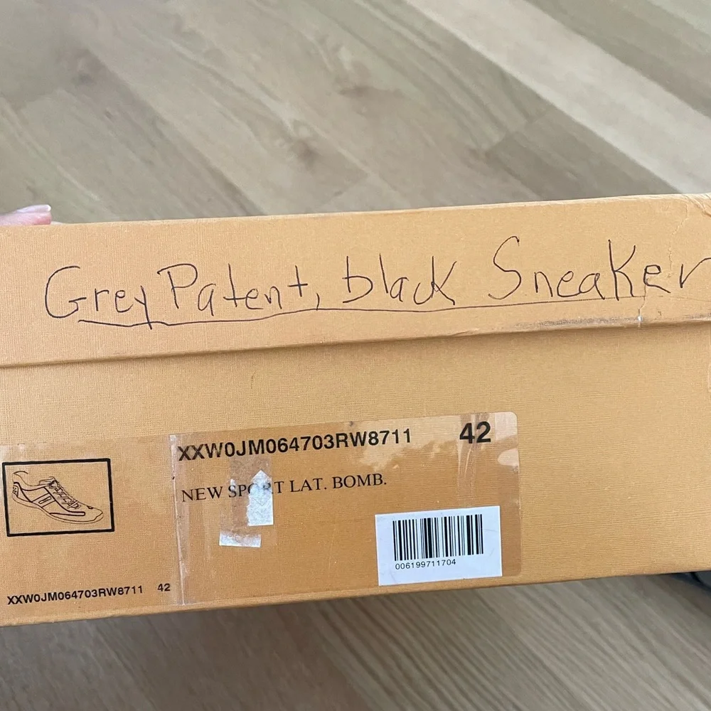 Tod’s gray and black patent sneaker - Picture 8 of 8